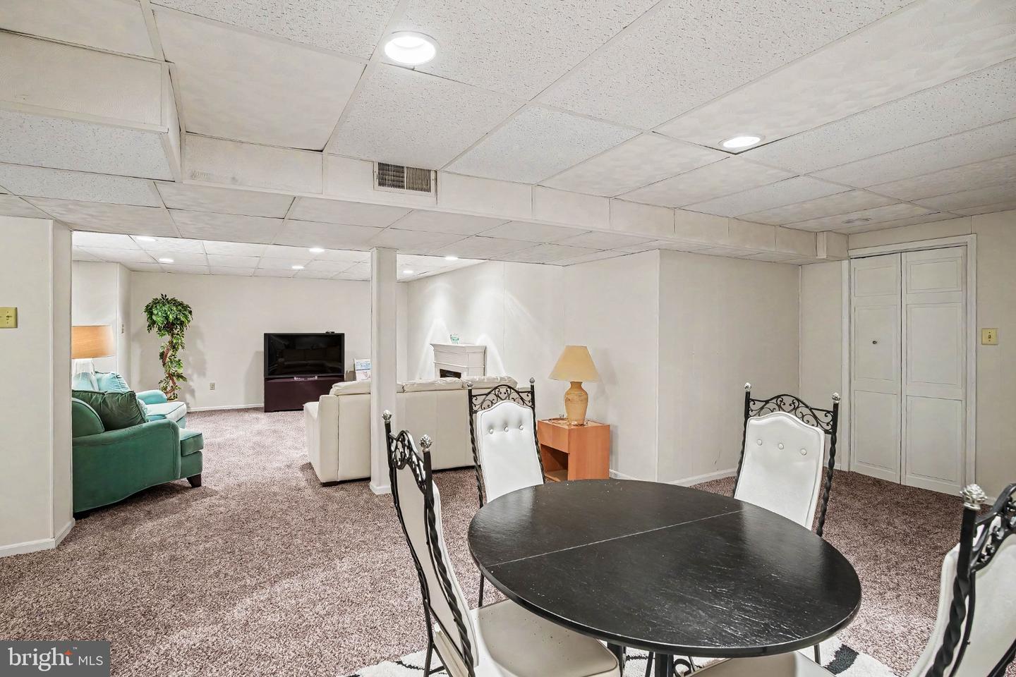 944 Hedgerow Ct # Property Photo 43