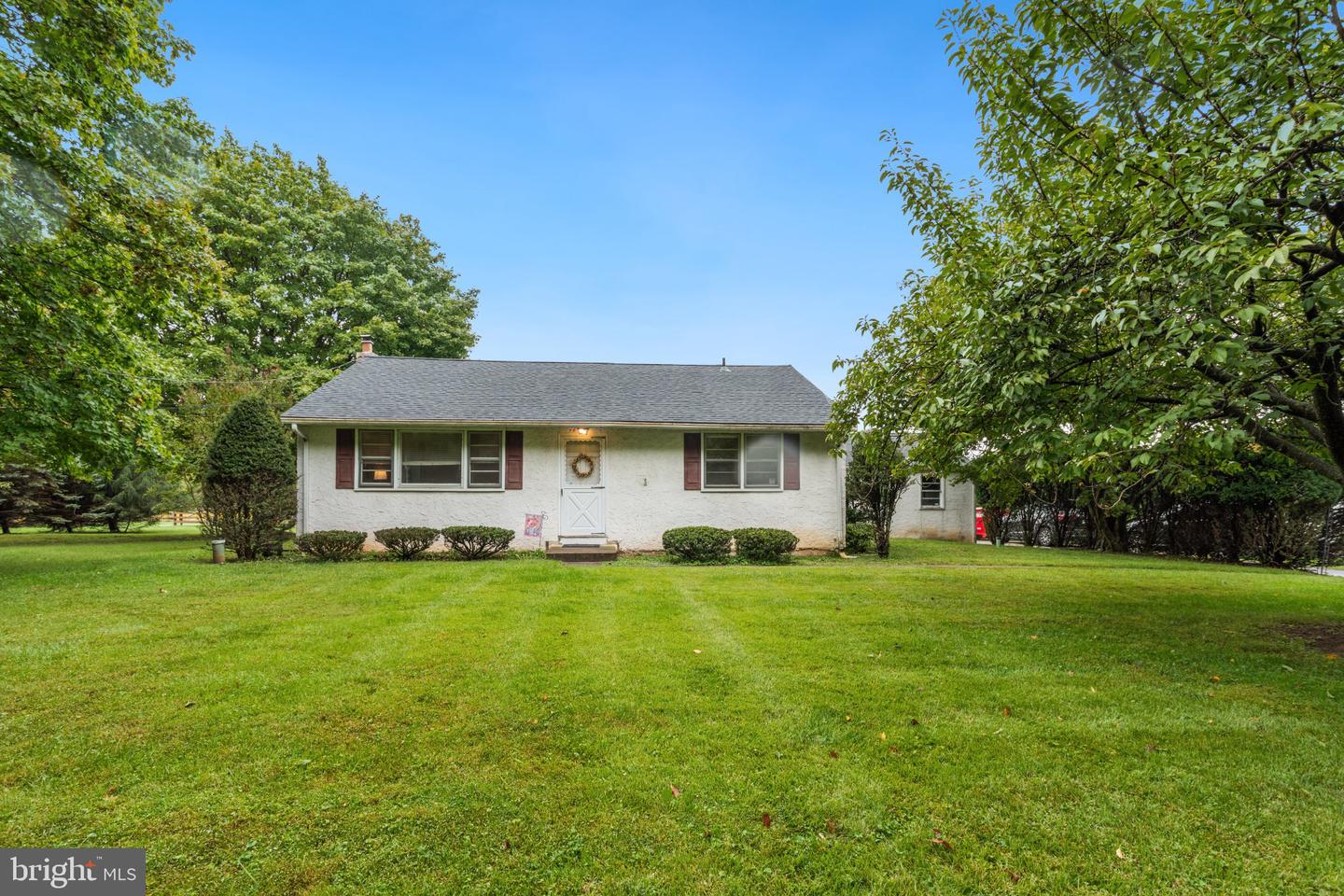 325 E Mount Kirk Ave # Property Photo 1