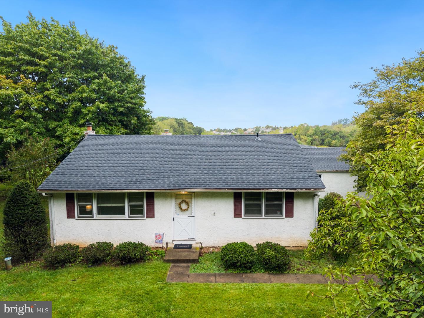 325 E MOUNT KIRK AVE # Property Photo 1