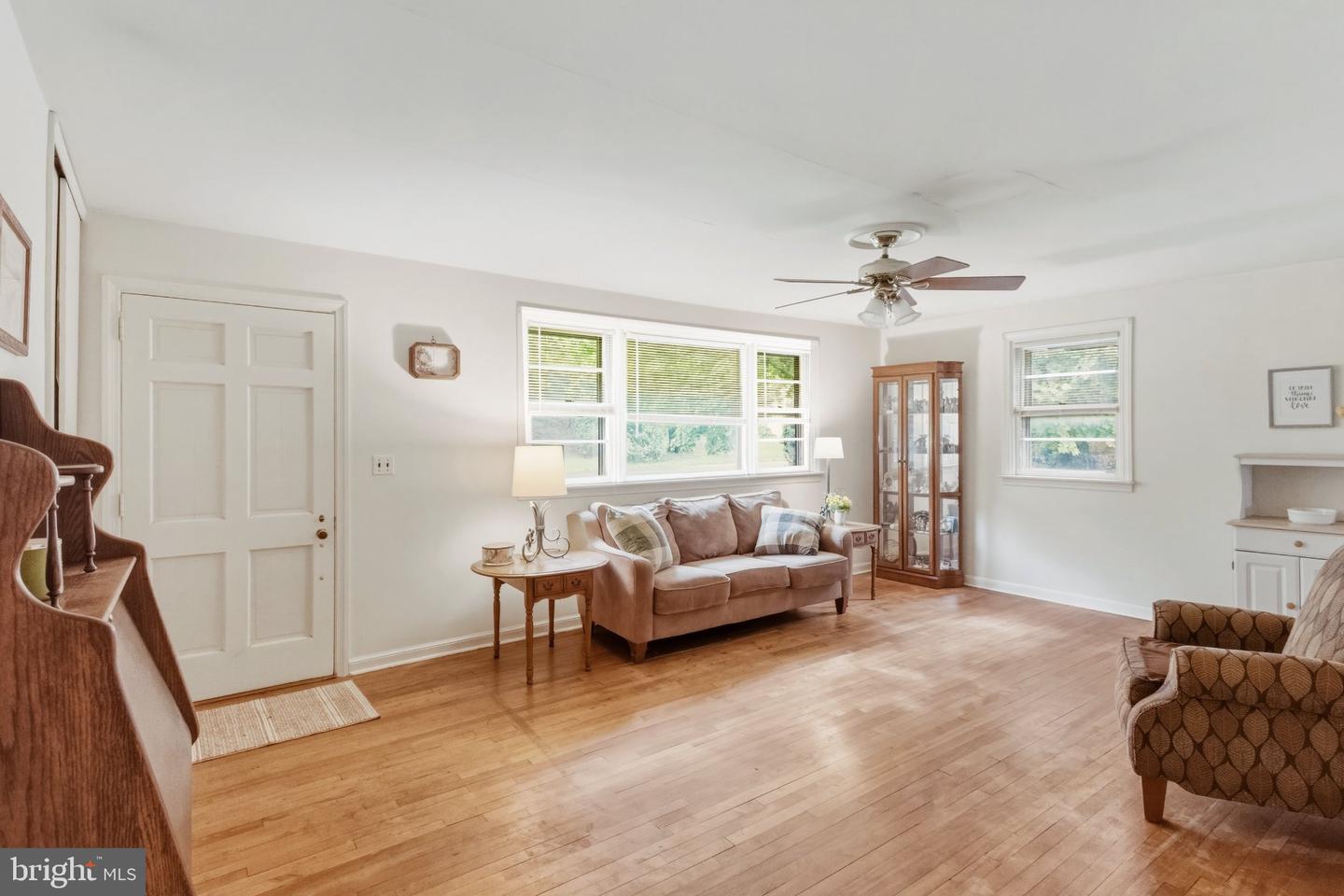 325 E Mount Kirk Ave # Property Photo 4