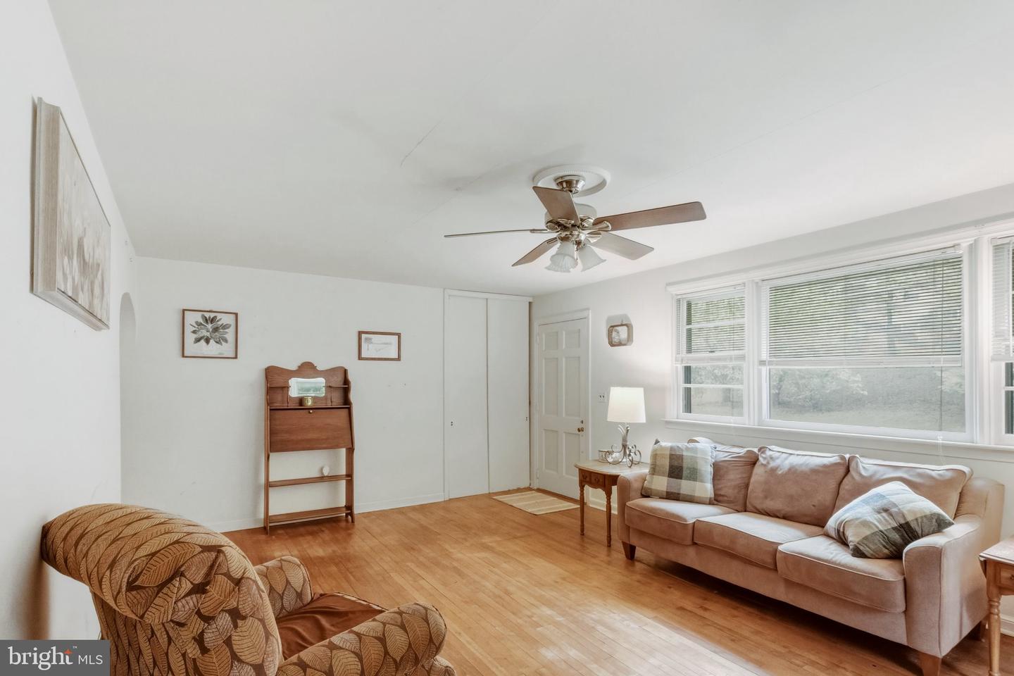 325 E Mount Kirk Ave # Property Photo 5