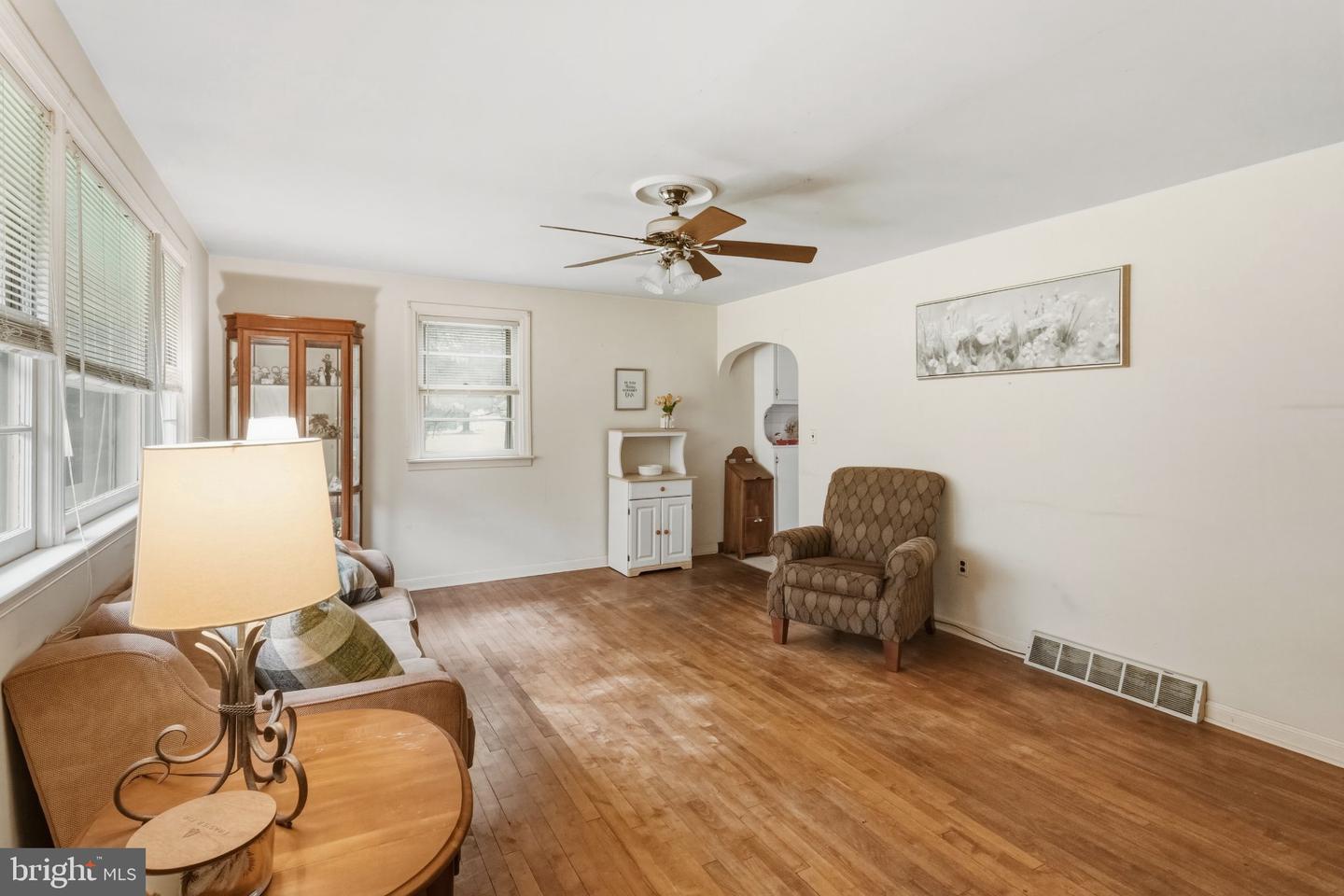 325 E Mount Kirk Ave # Property Photo 6