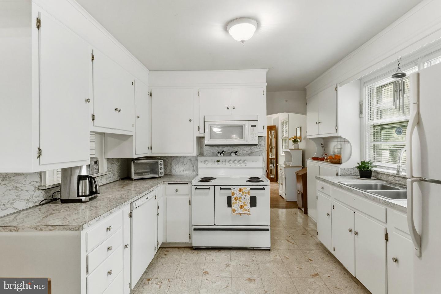 325 E Mount Kirk Ave # Property Photo 7