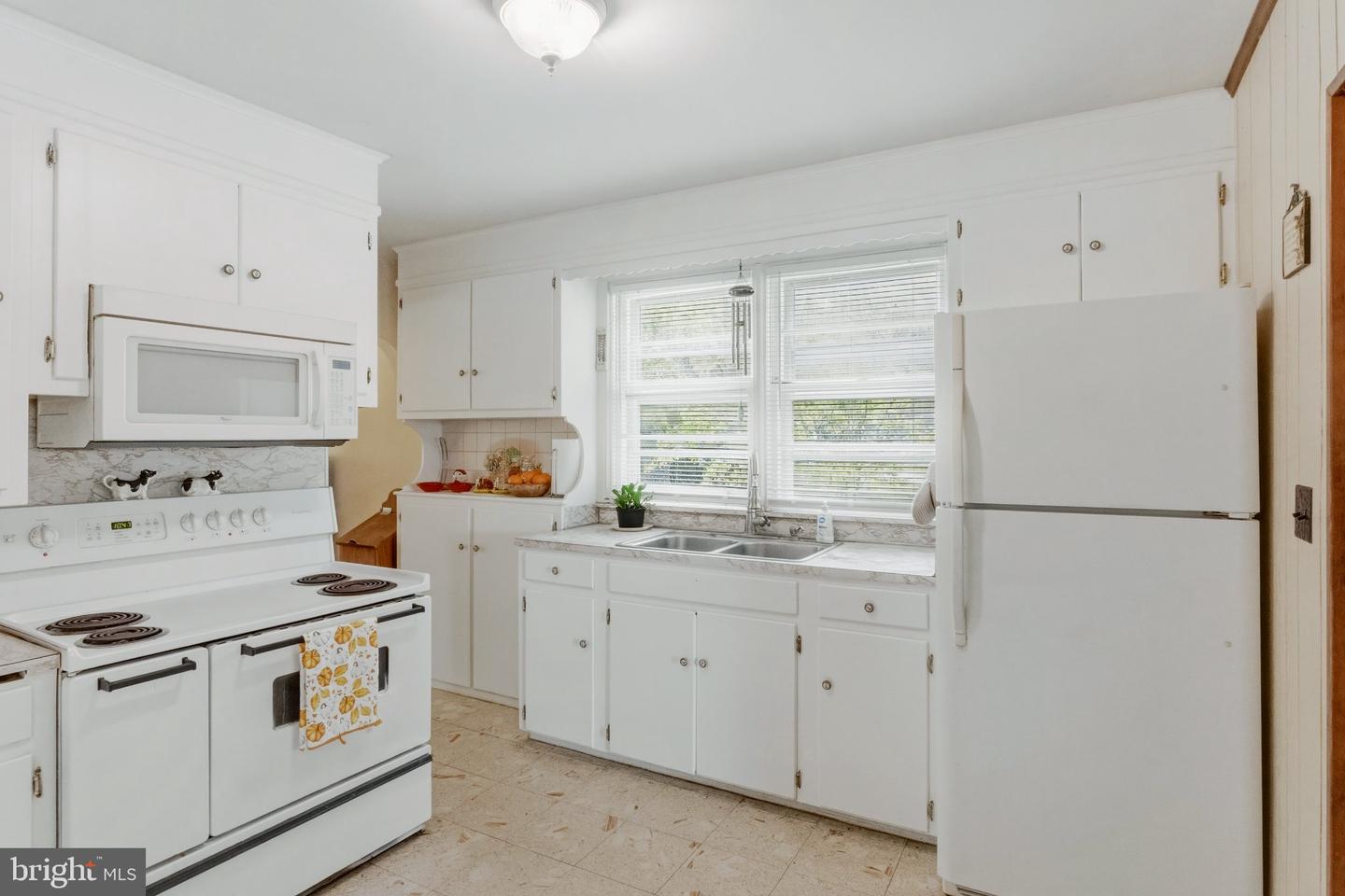 325 E Mount Kirk Ave # Property Photo 8