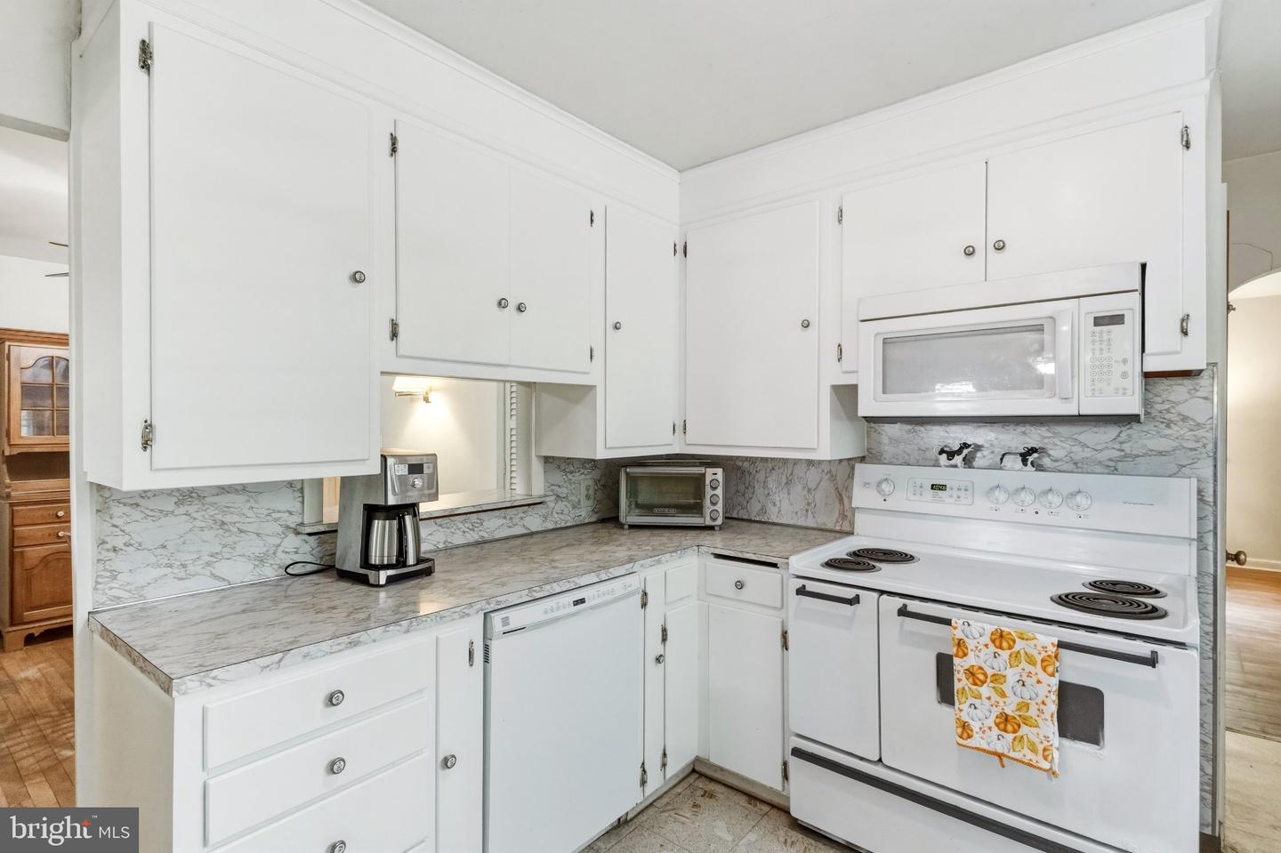 325 E Mount Kirk Ave # Property Photo 9
