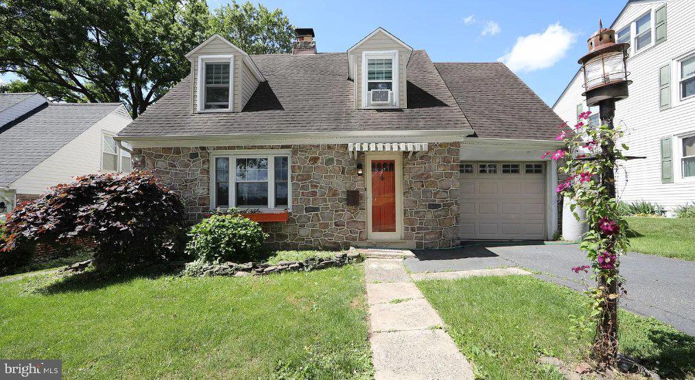 10 E 8TH ST Property Photo 1
