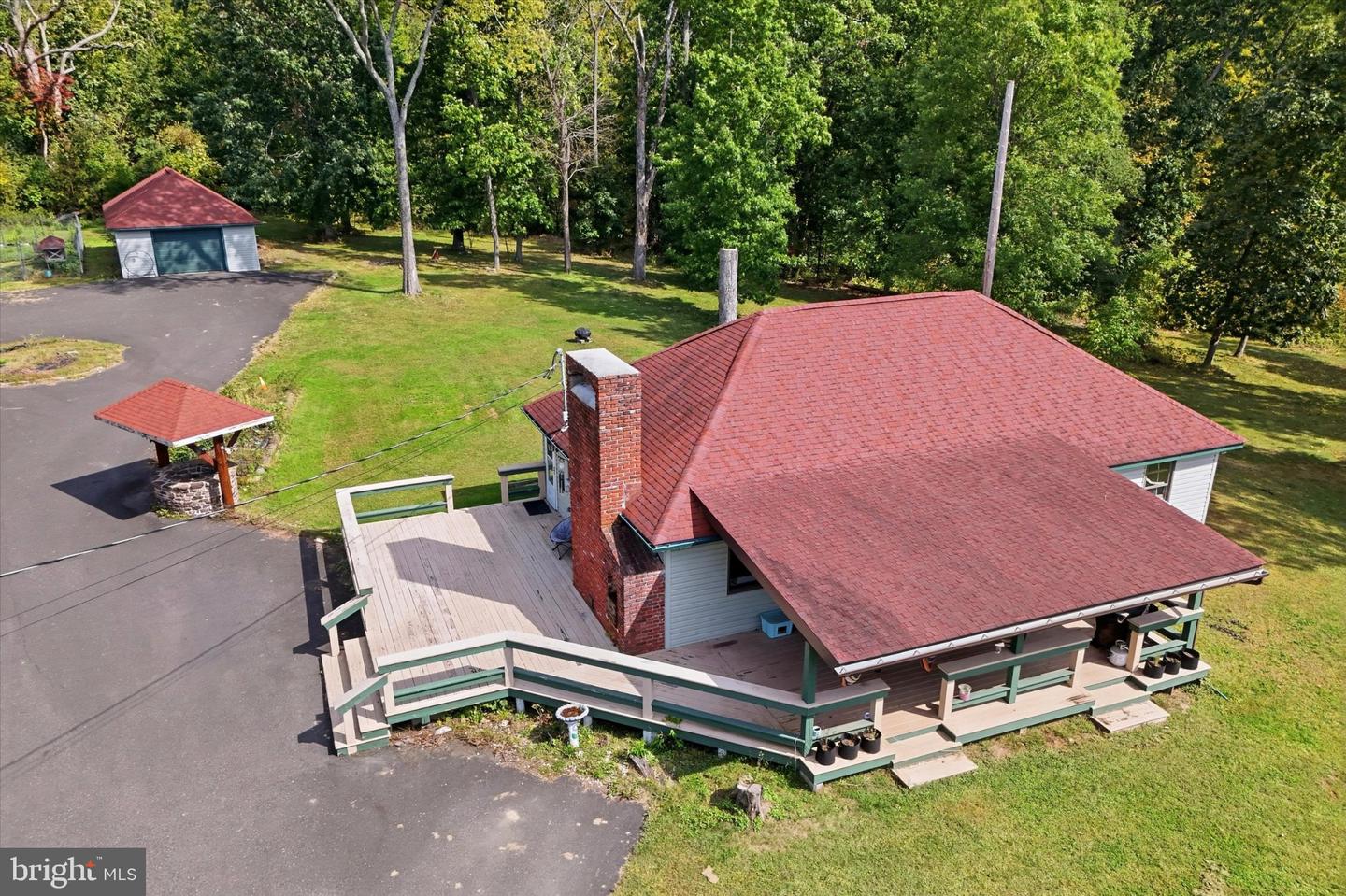 2070 Hendricks Station Rd # Property Photo 2