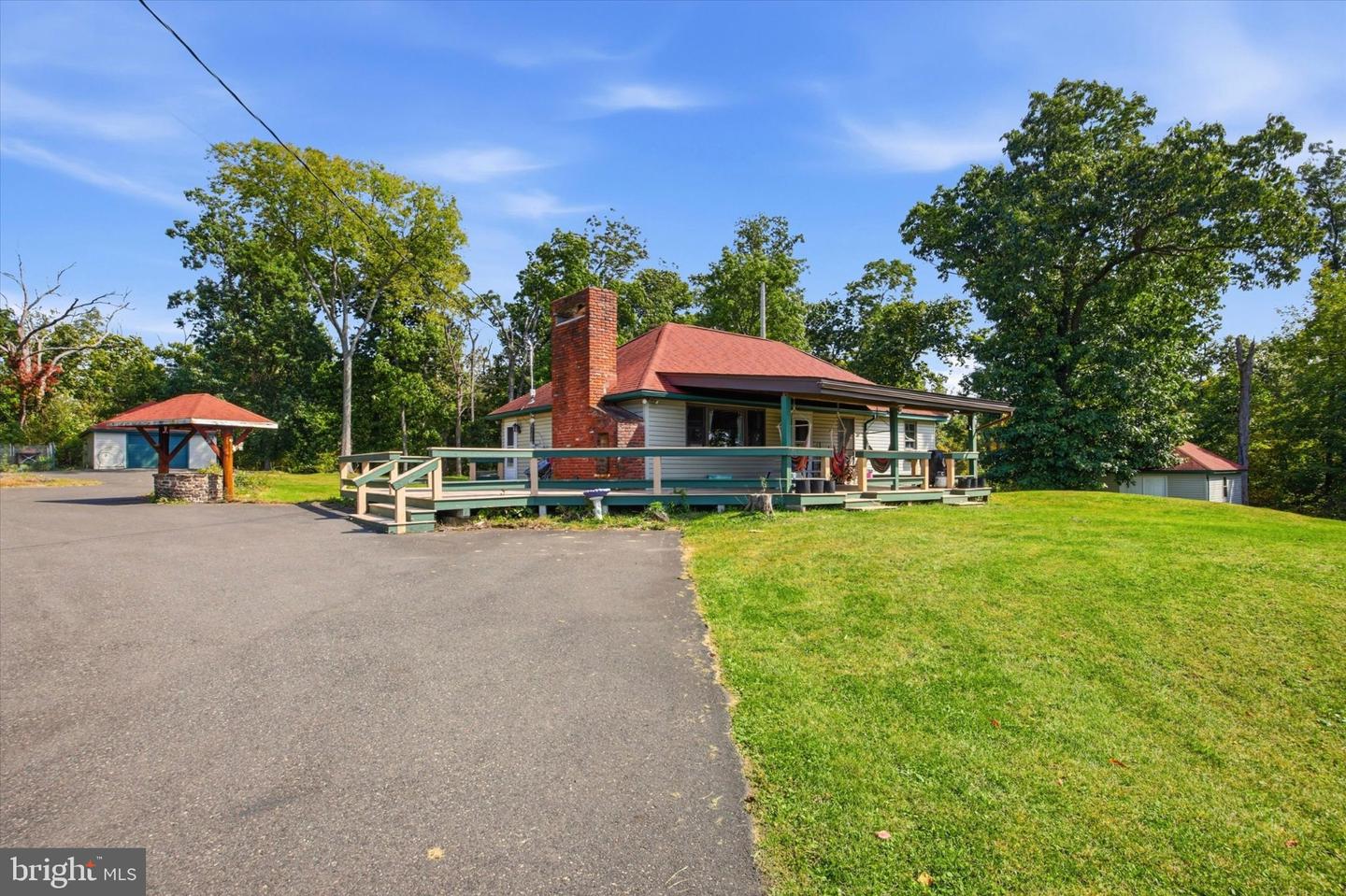 2070 Hendricks Station Rd # Property Photo 5