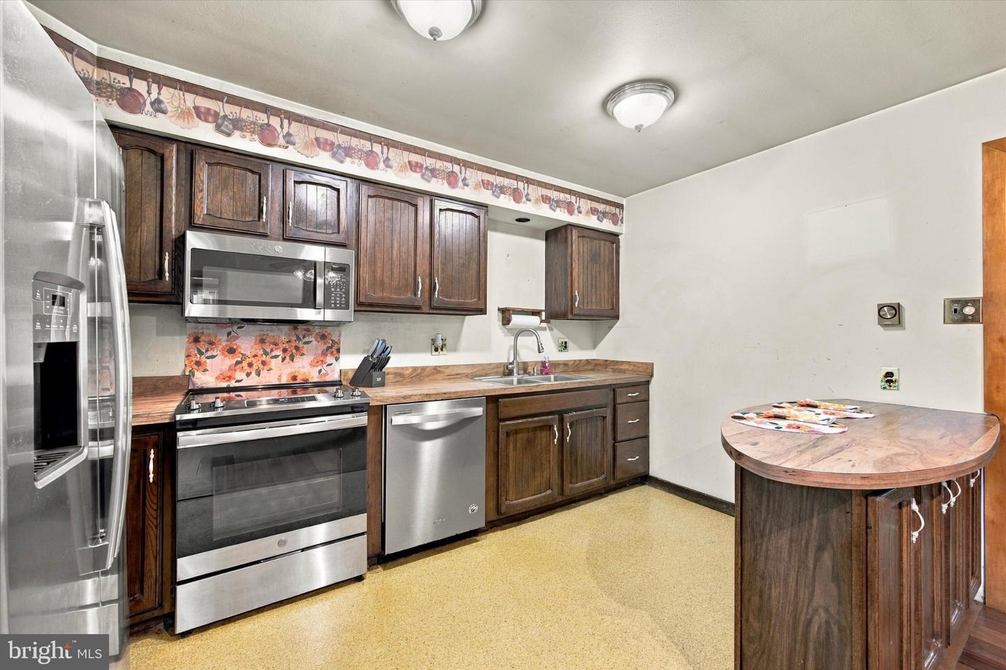 2070 Hendricks Station Rd # Property Photo 11