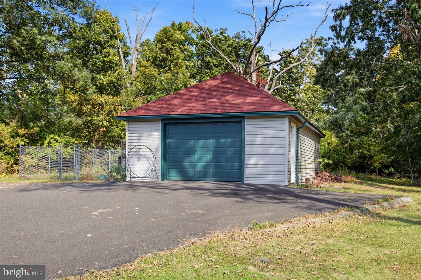 2070 Hendricks Station Rd # Property Photo 22