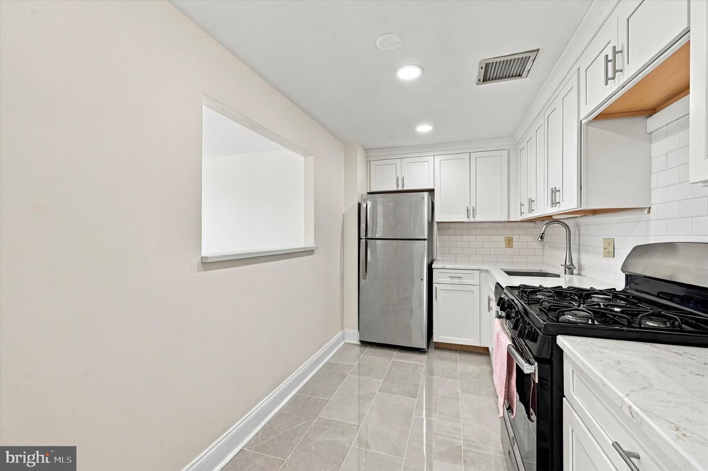 309 Florence Ave #411-n Property Photo 9