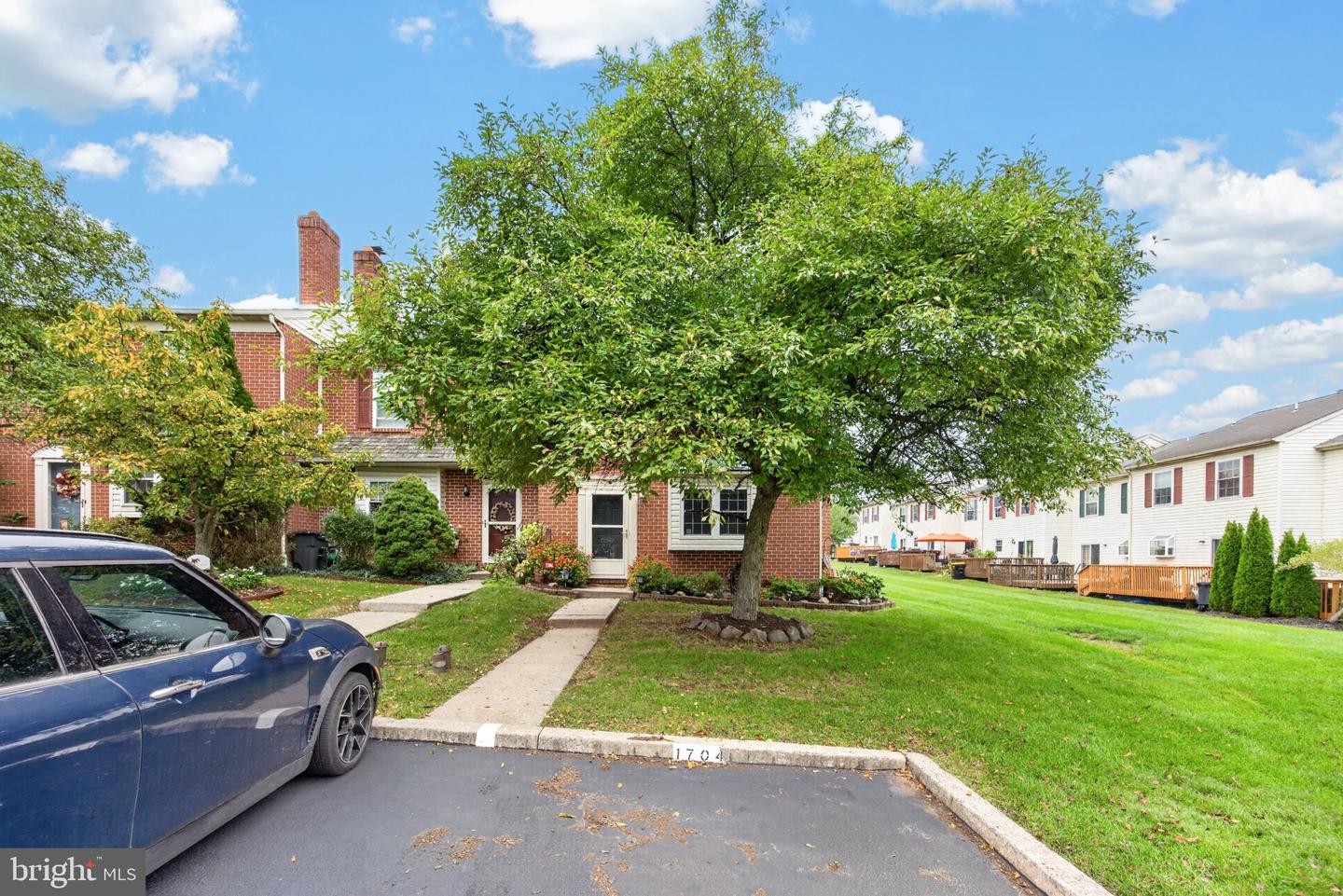 1704 Village Green Dr # Property Photo 2