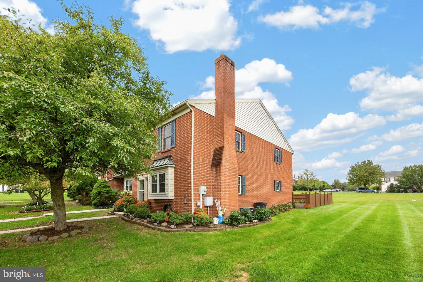 1704 Village Green Dr # Property Photo 3