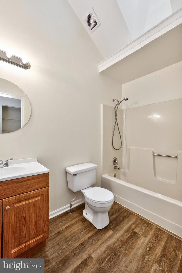 1704 Village Green Dr # Property Photo 21