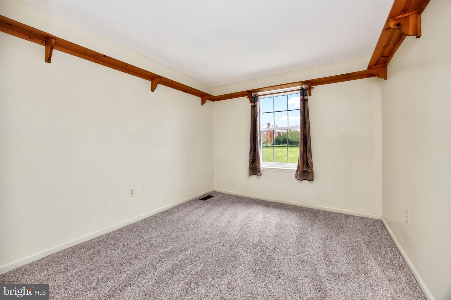 1704 Village Green Dr # Property Photo 22