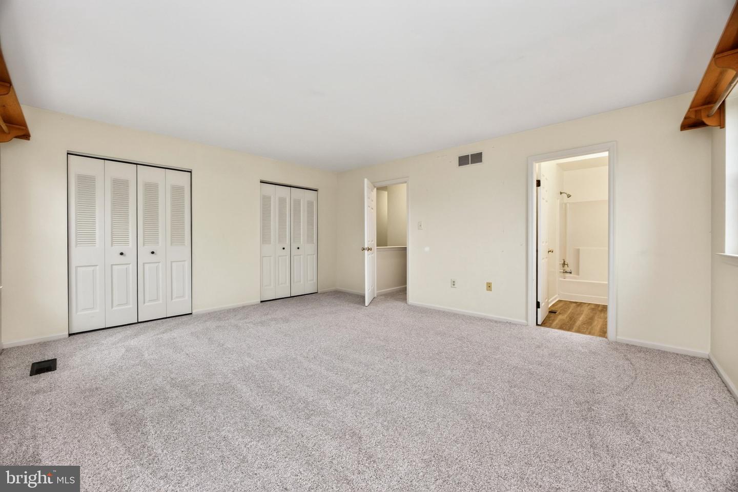 1704 Village Green Dr # Property Photo 30