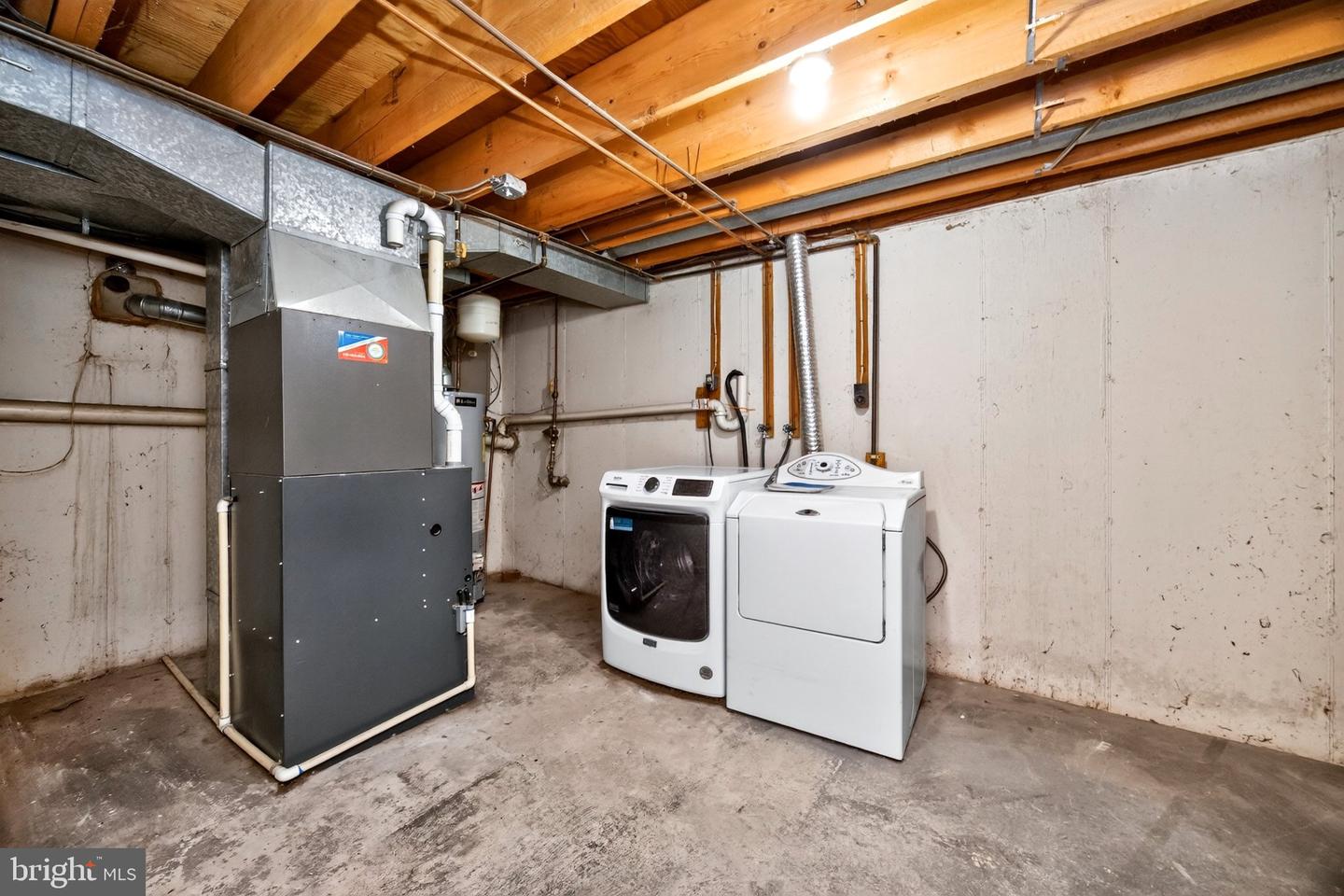 1704 Village Green Dr # Property Photo 33
