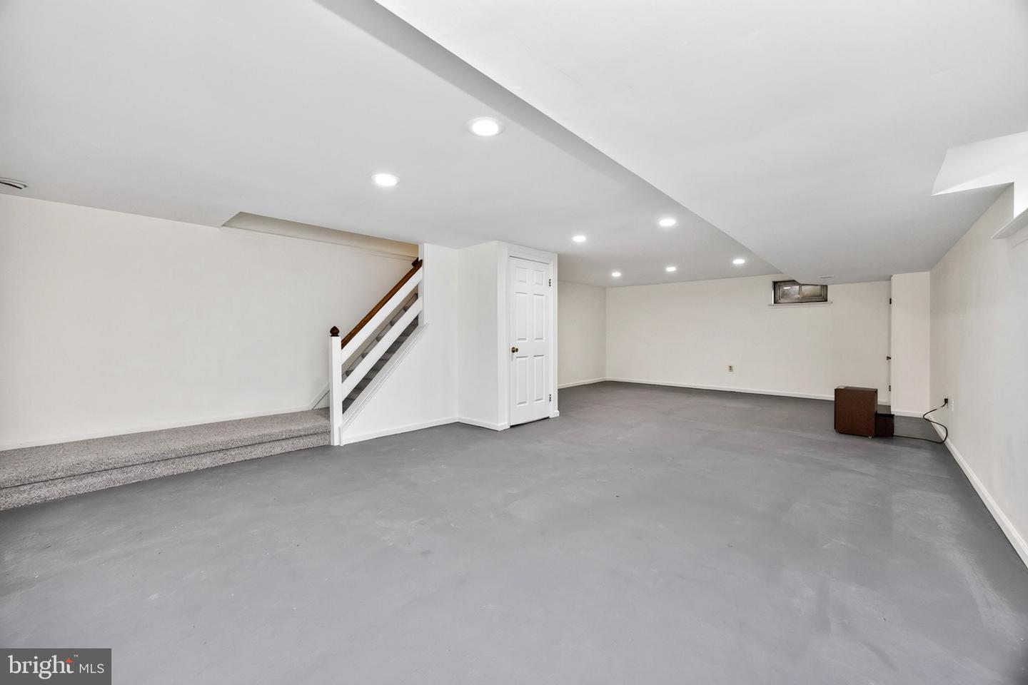 1704 Village Green Dr # Property Photo 34