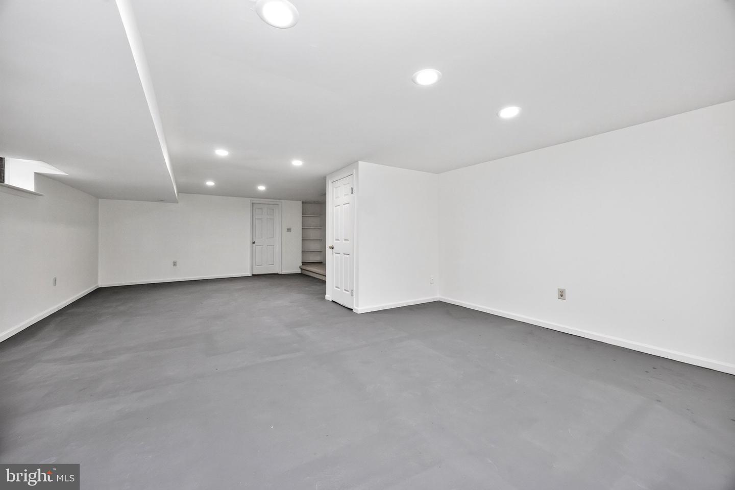 1704 Village Green Dr # Property Photo 35