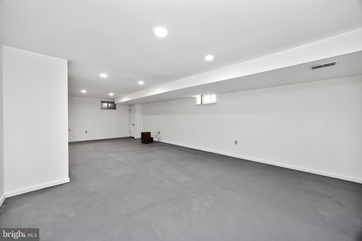 1704 Village Green Dr # Property Photo 36