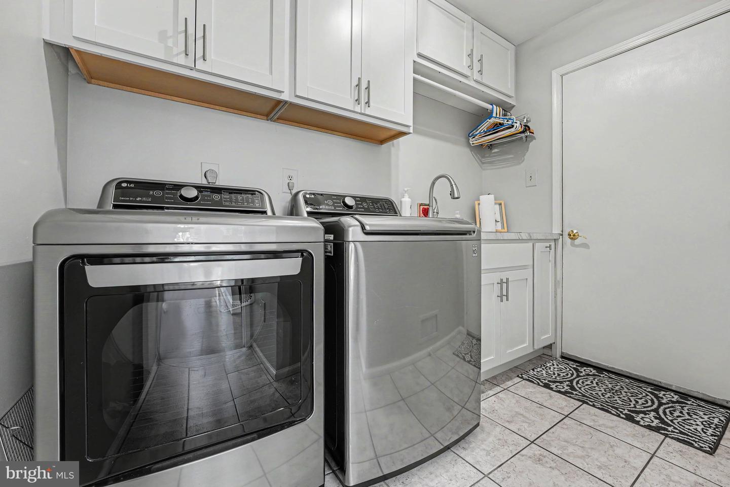 1075 Carriage Ln Property Photo 28