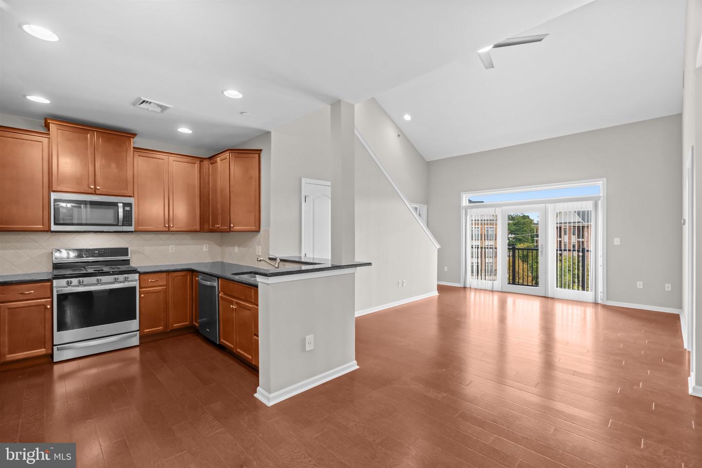 531 Carson Ter Property Photo 4