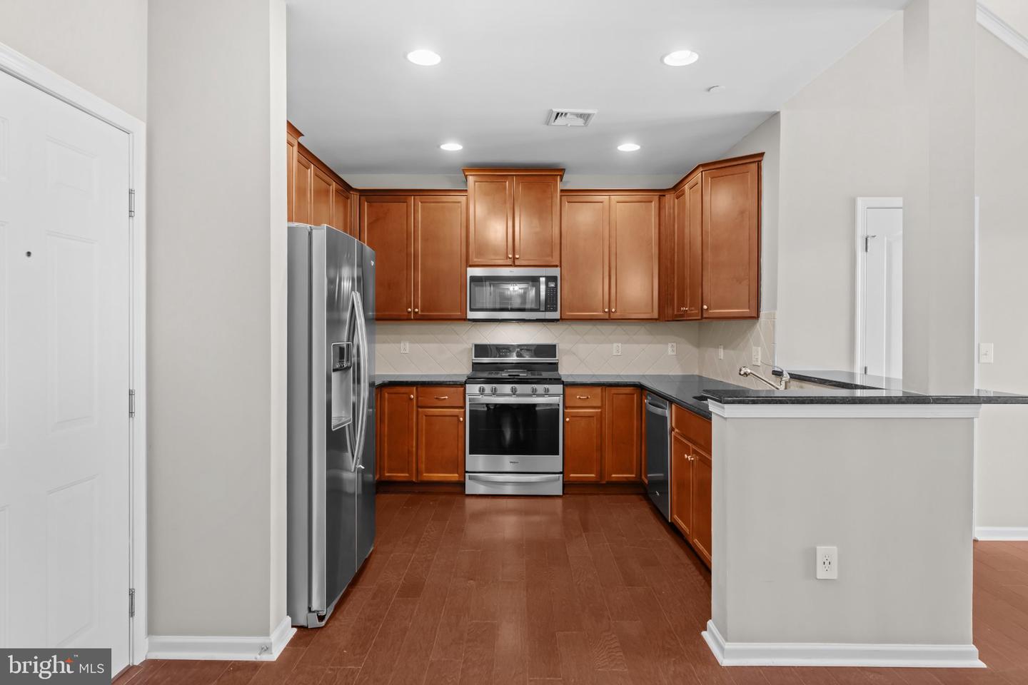 531 Carson Ter Property Photo 5