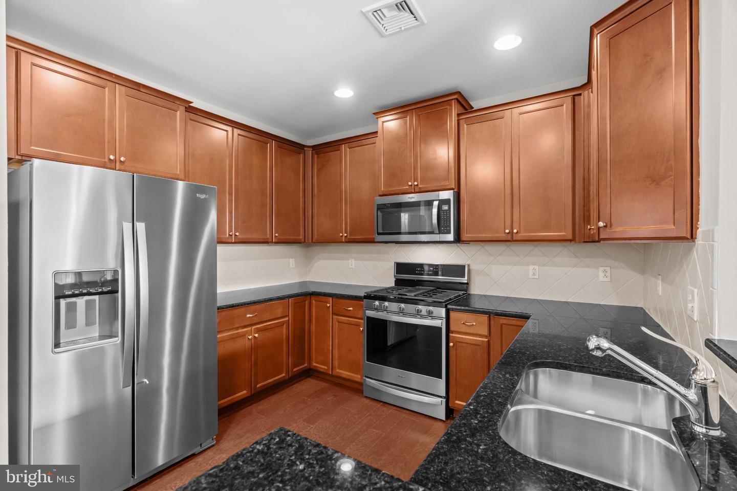 531 Carson Ter Property Photo 6