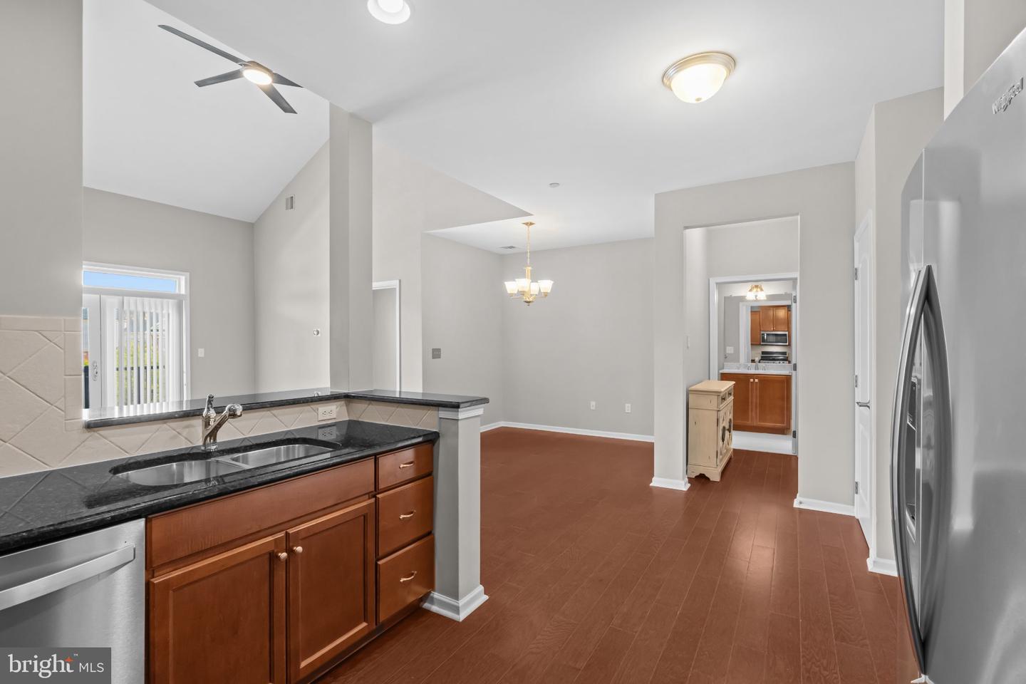 531 Carson Ter Property Photo 7