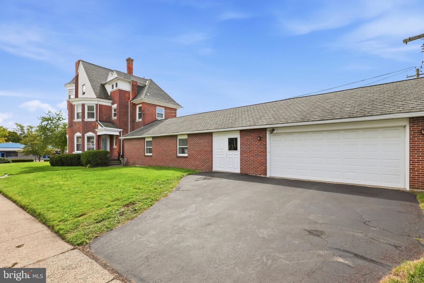300 S Broad St # Property Photo 4