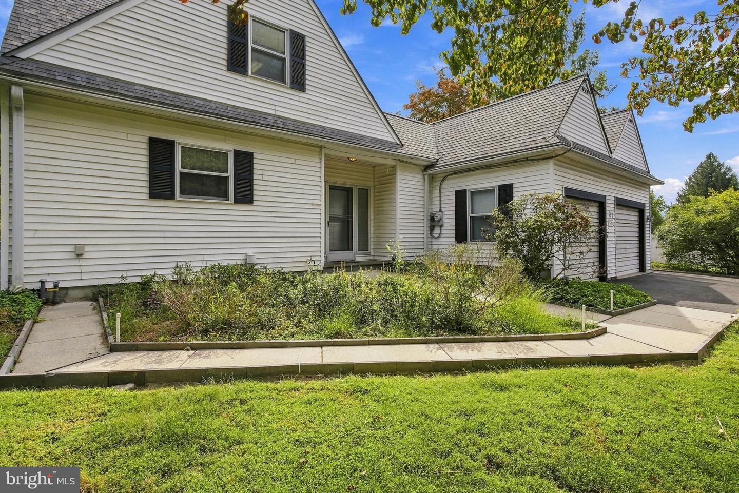 528 Montgomery Rd Property Photo 1