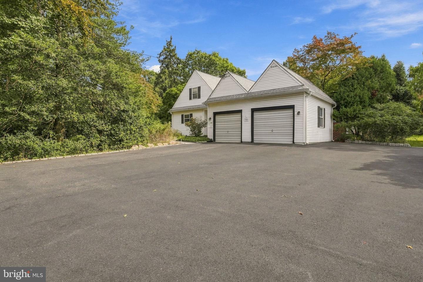 528 Montgomery Rd Property Photo 4