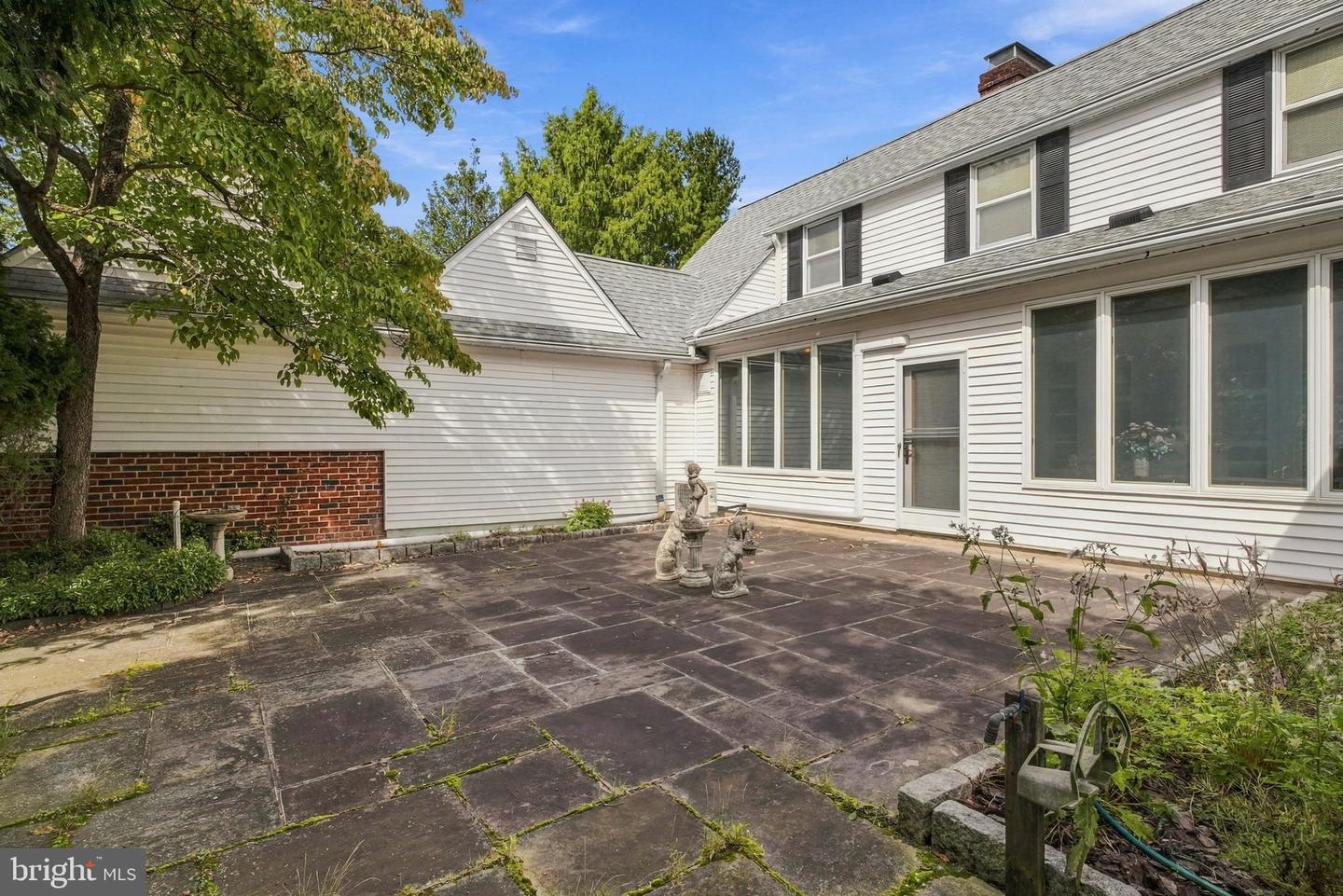 528 Montgomery Rd Property Photo 6