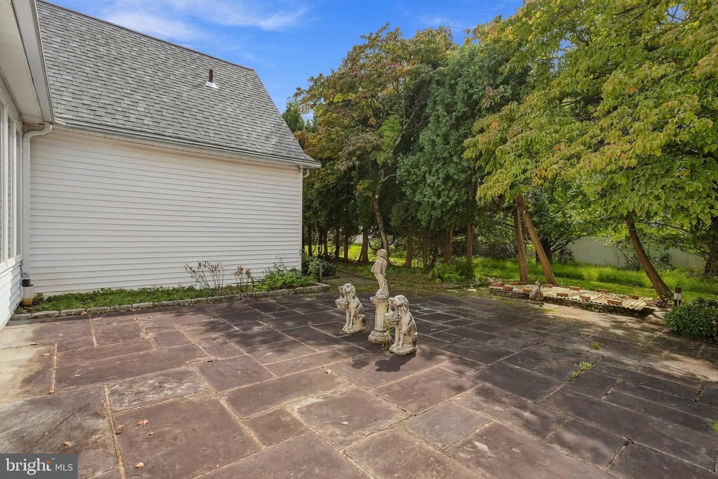 528 Montgomery Rd Property Photo 7
