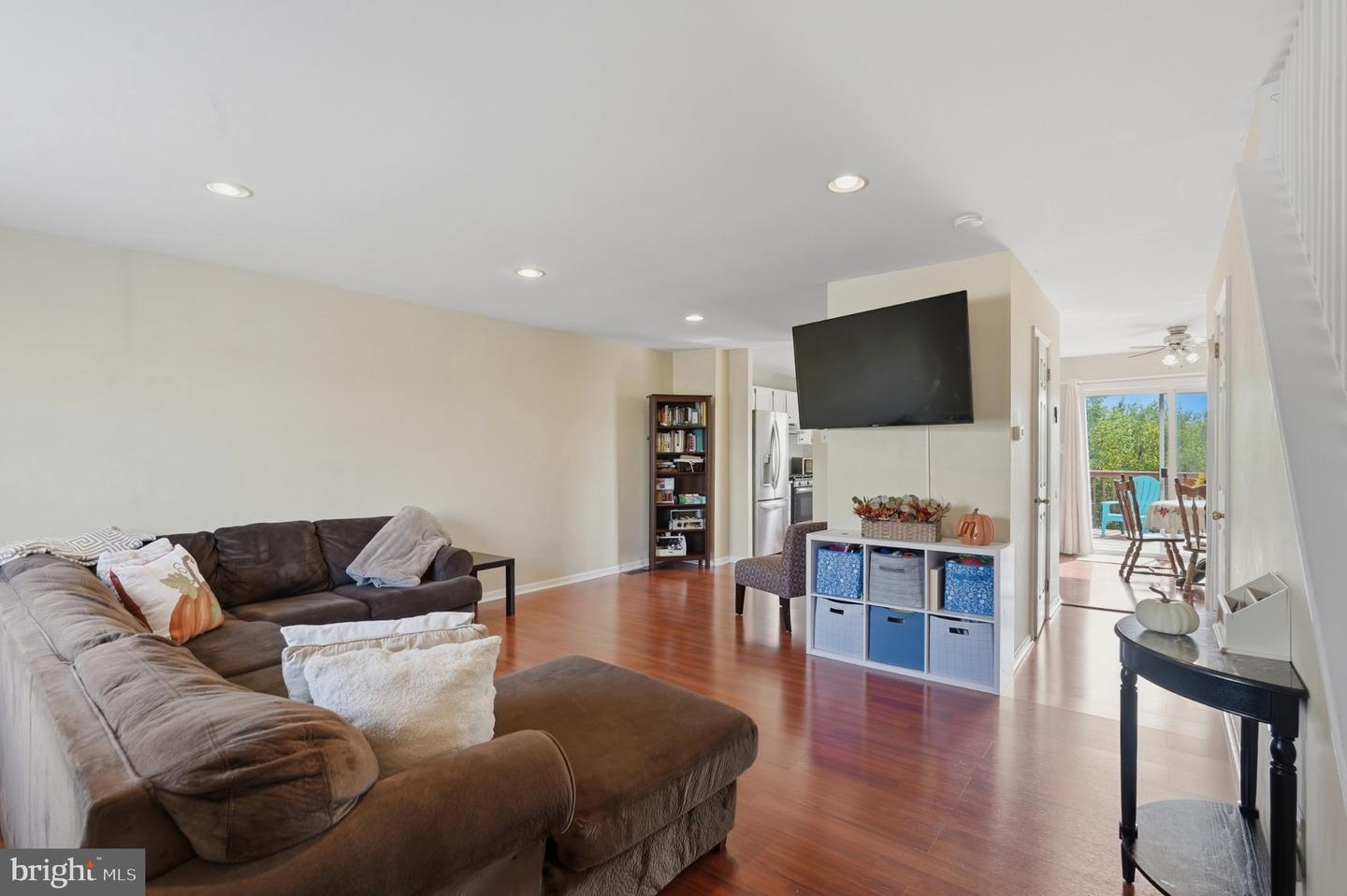 1014 Rafter Rd # Property Photo 5