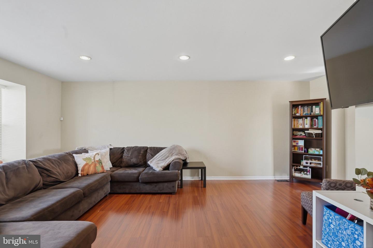1014 Rafter Rd # Property Photo 6