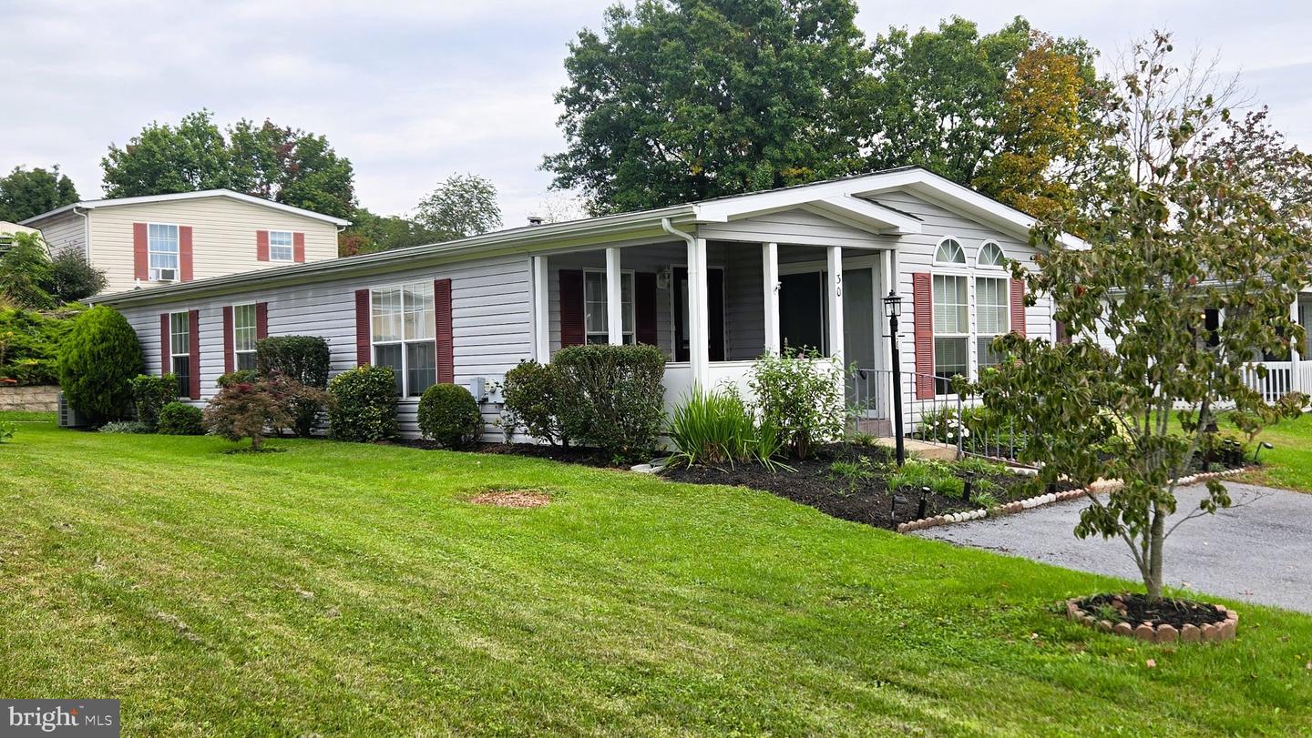 30 JUNIPER CT E # Property Photo 1
