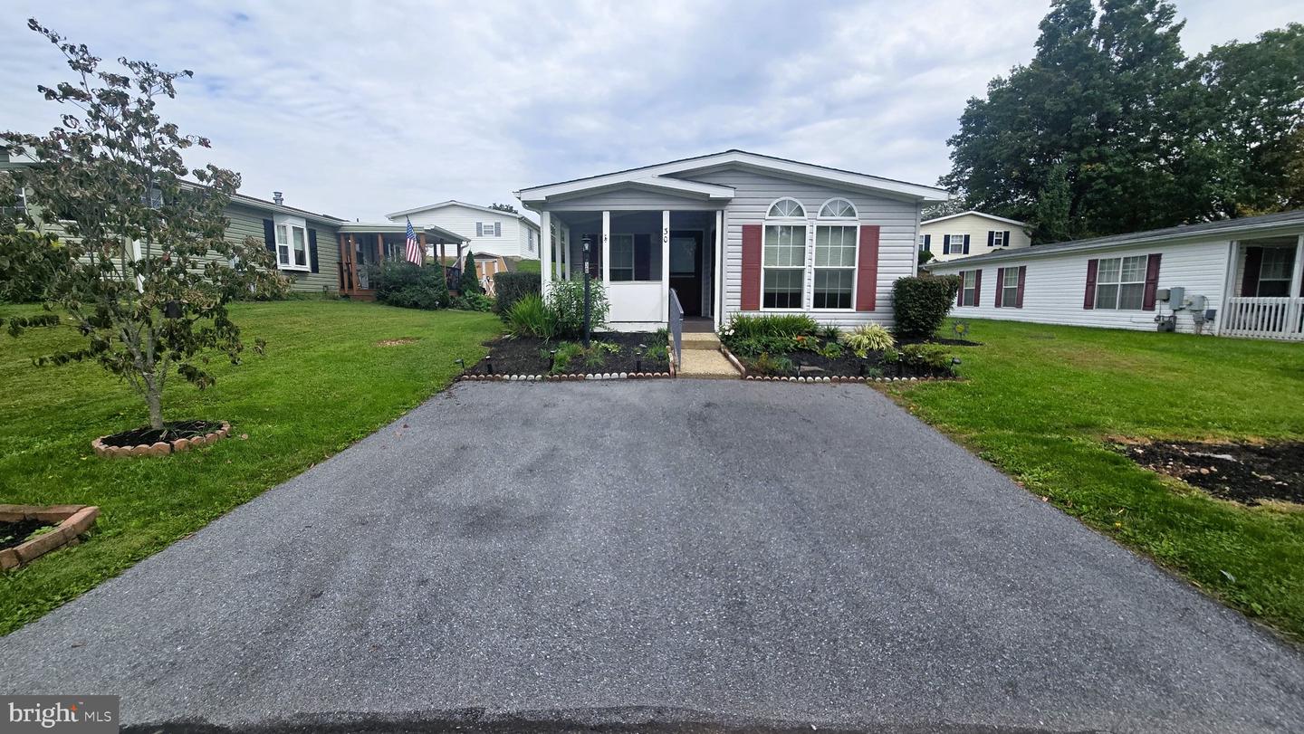 30 Juniper Ct E # Property Photo 2