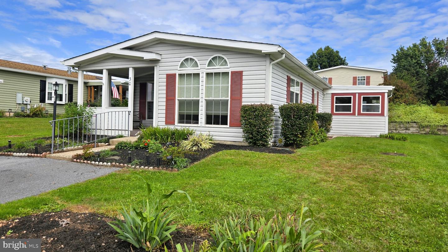 30 Juniper Ct E # Property Photo 3