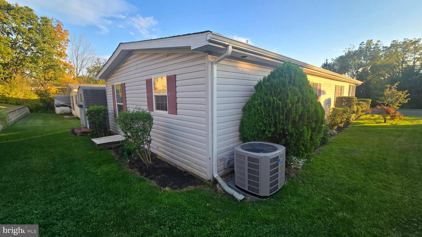 30 Juniper Ct E # Property Photo 4
