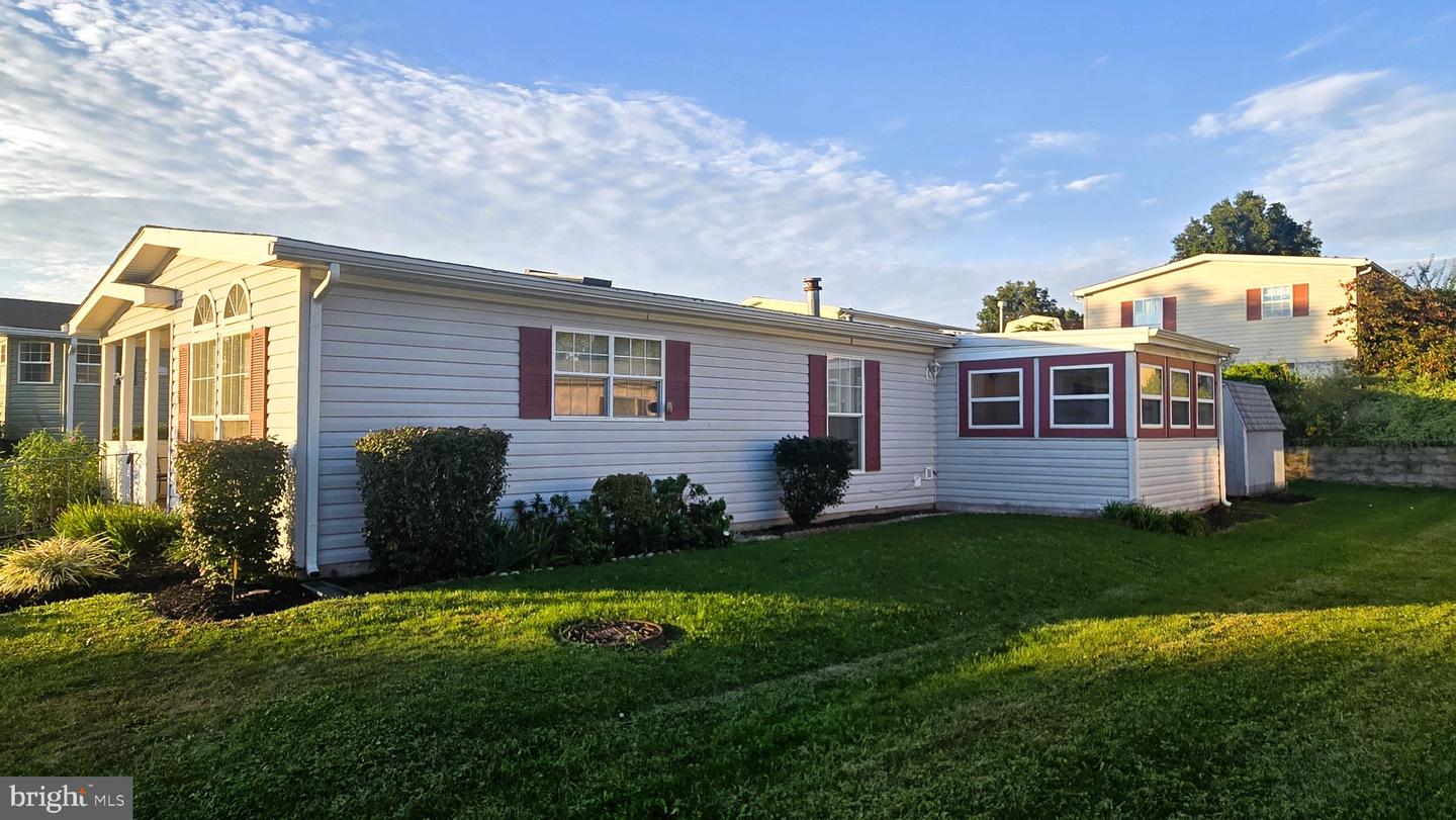30 Juniper Ct E # Property Photo 5