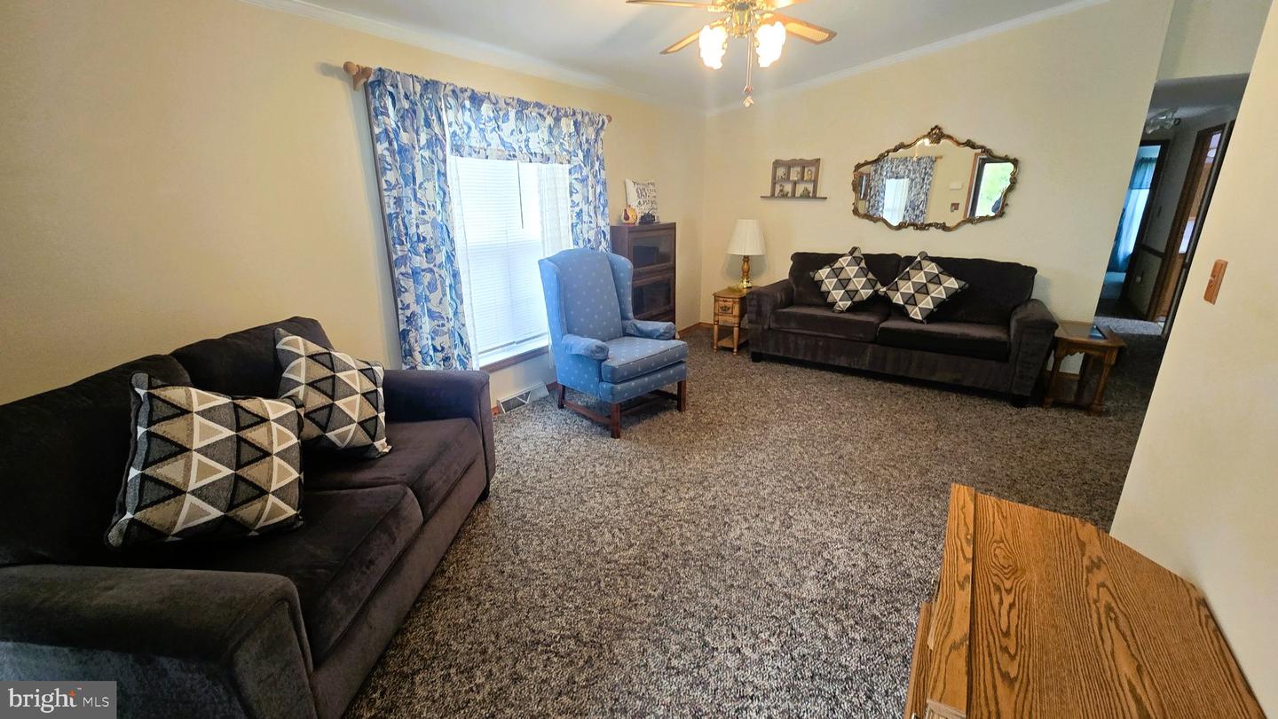 30 Juniper Ct E # Property Photo 7