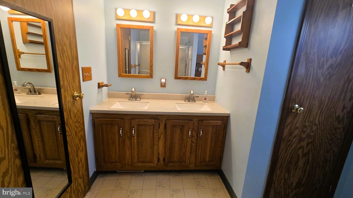 30 Juniper Ct E # Property Photo 15
