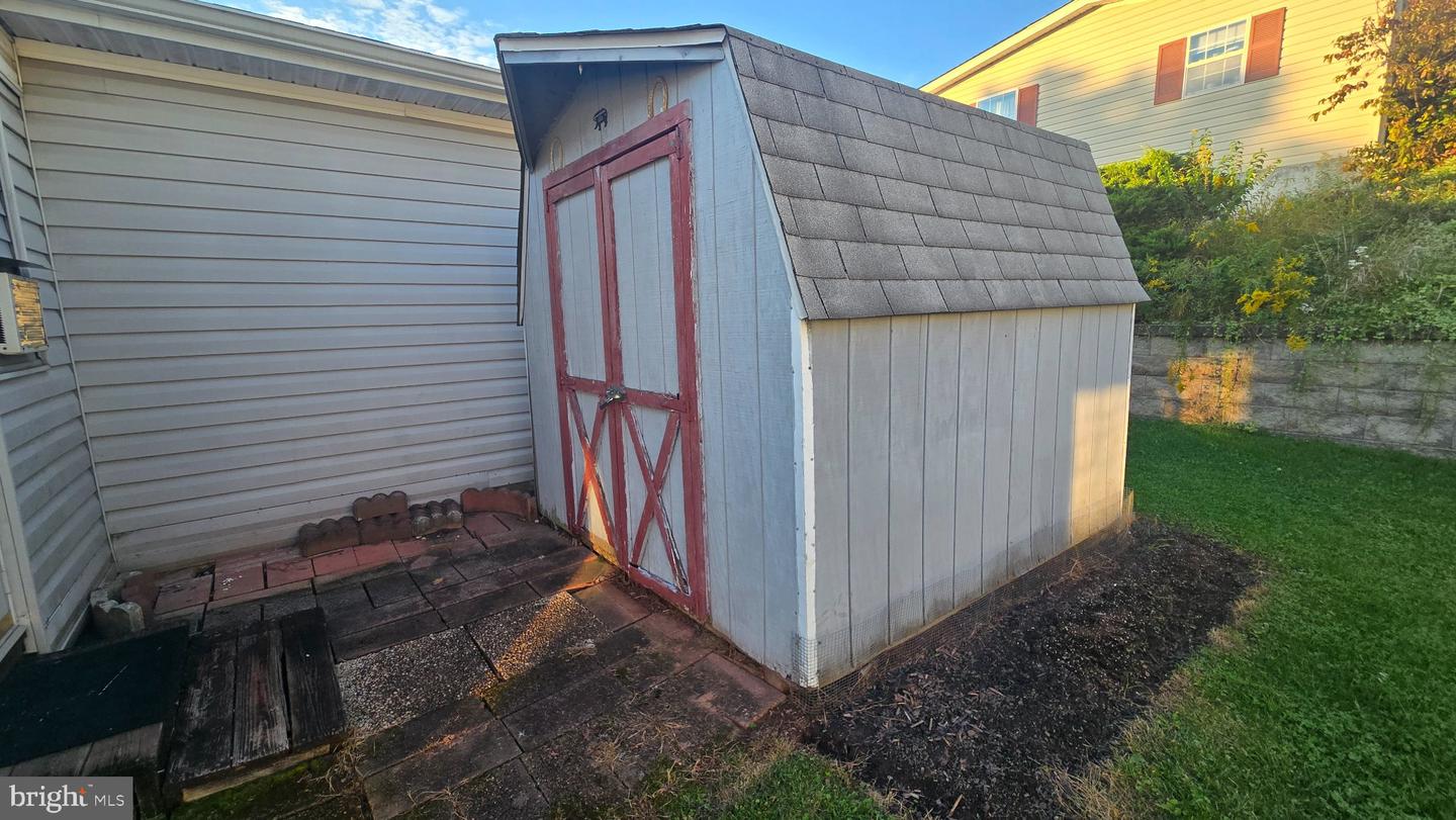 30 Juniper Ct E # Property Photo 23