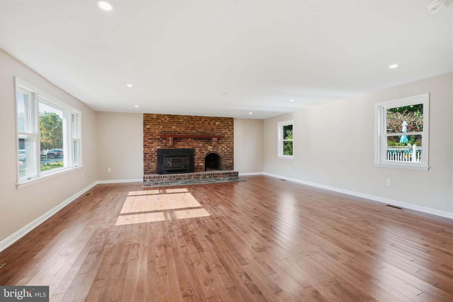 244 E Monument Ave # Property Photo 4