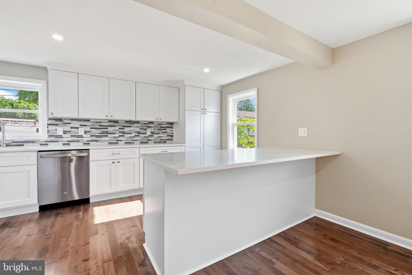 244 E Monument Ave # Property Photo 8