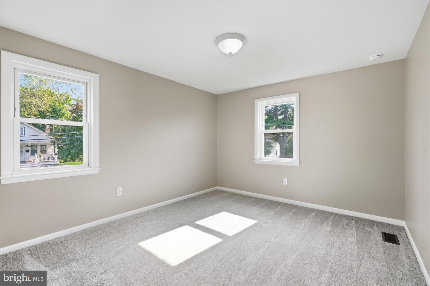 244 E Monument Ave # Property Photo 17