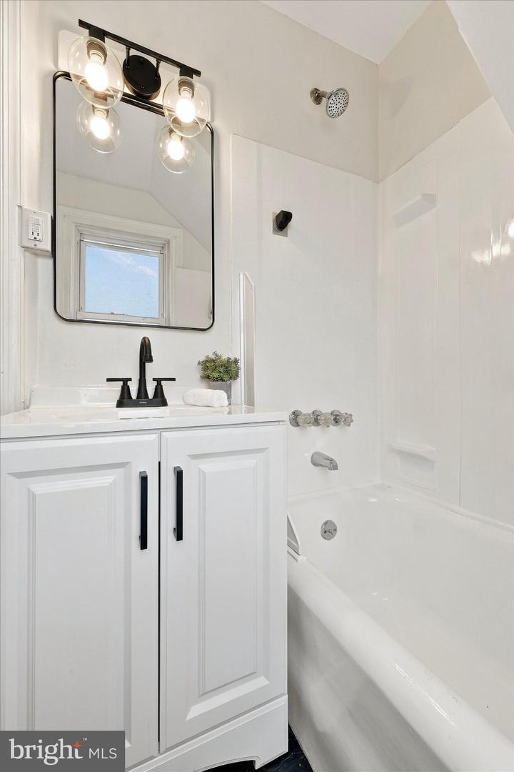 8366 Cadwalader Ave Property Photo 20