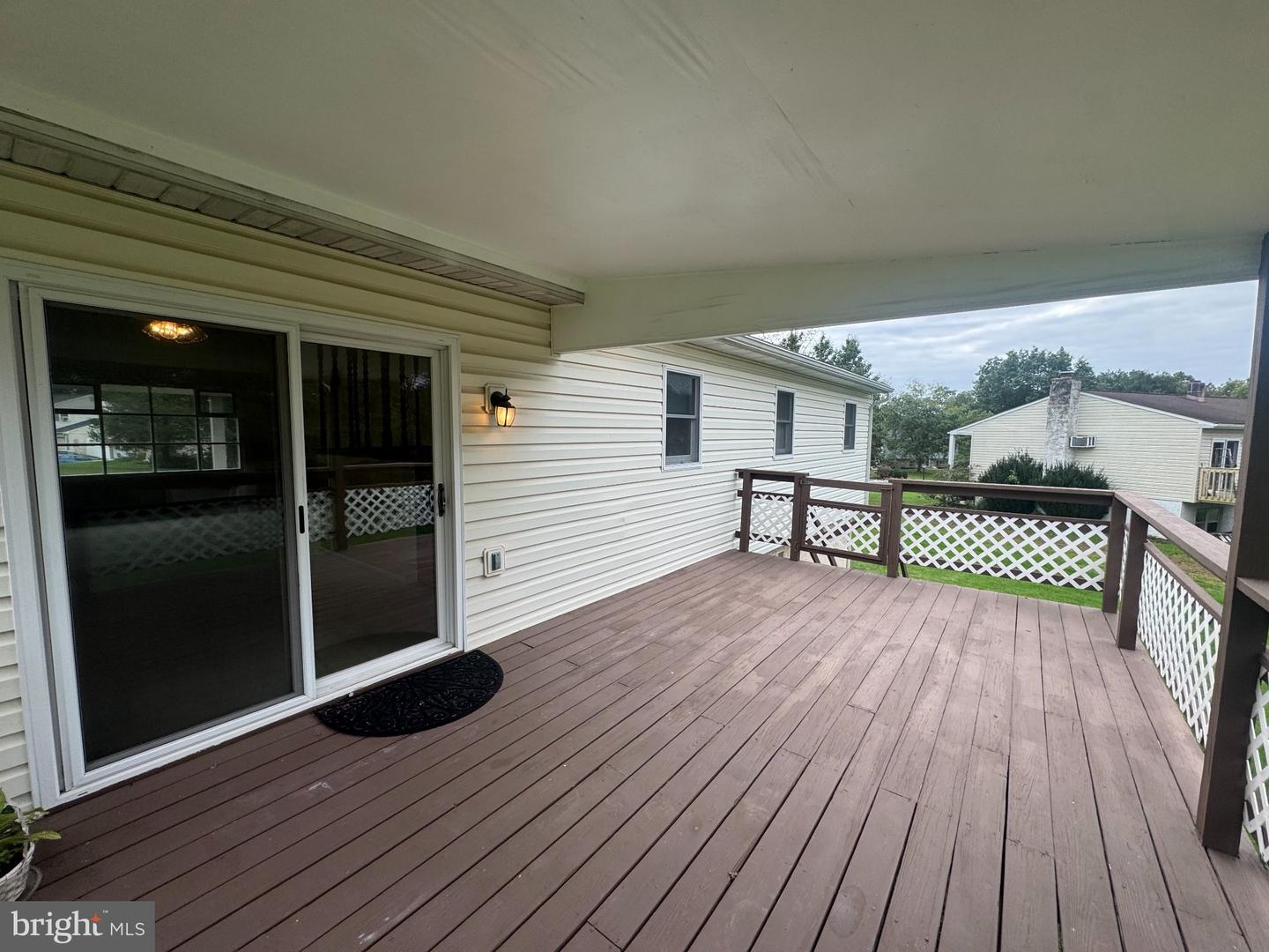 1170 Woodmere Dr # Property Photo 8