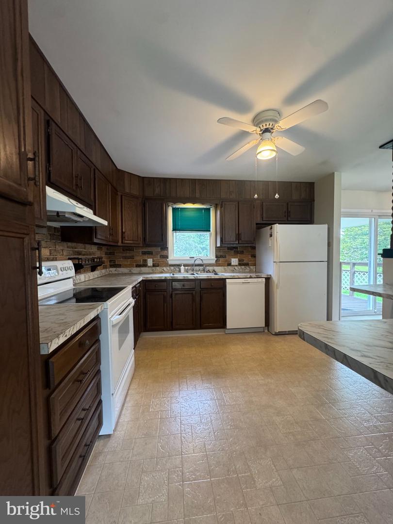 1170 Woodmere Dr # Property Photo 11